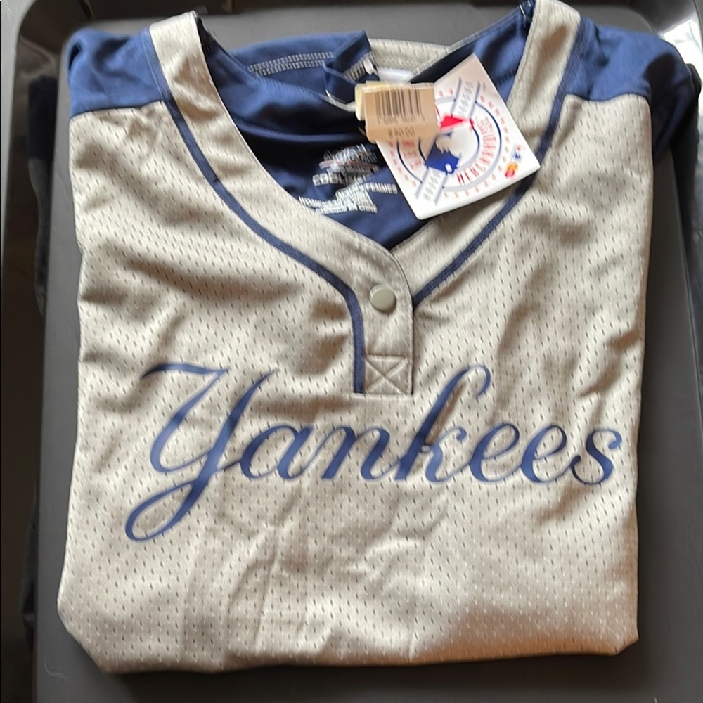 MLB - Majestic Yankees Gray Women’s Short SleeveJersey